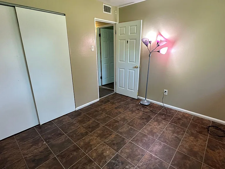 805 Southwell Ln #805 — Photo 12