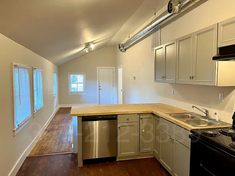 106 Roosevelt St #C — Photo 6