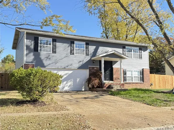 35 Chip Dr, O'Fallon, MO 63366