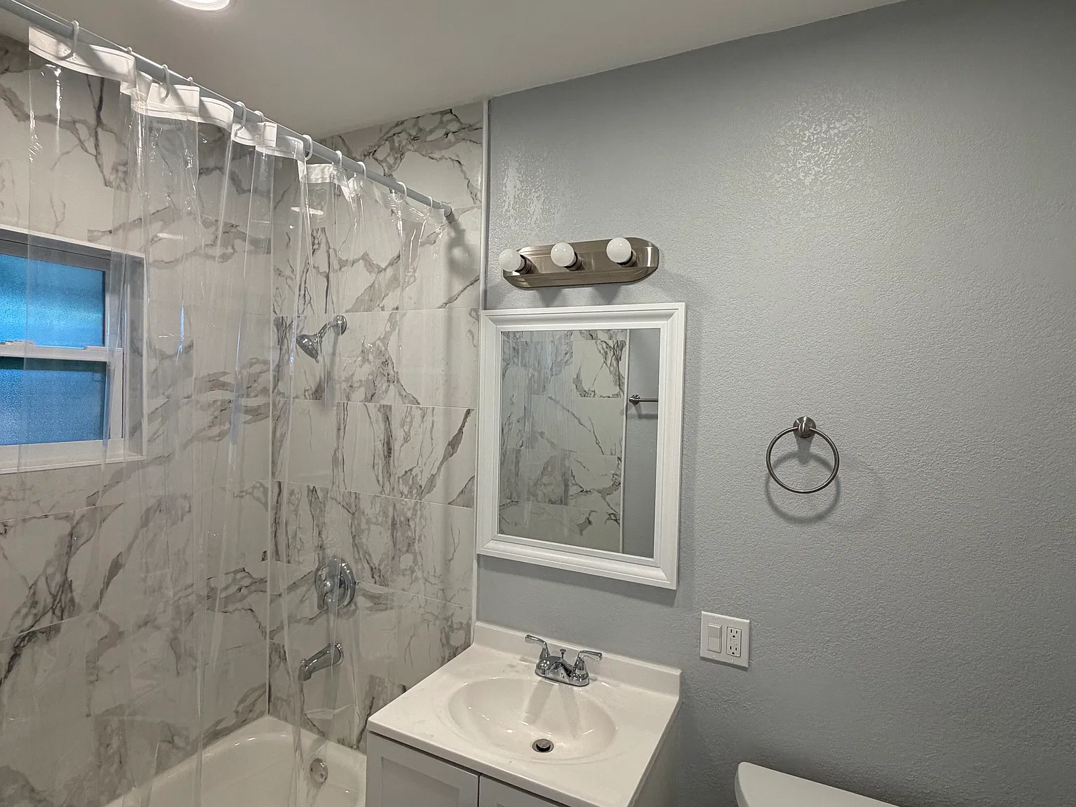 4 bed, 1746 sqft, $2,100 — Photo 3