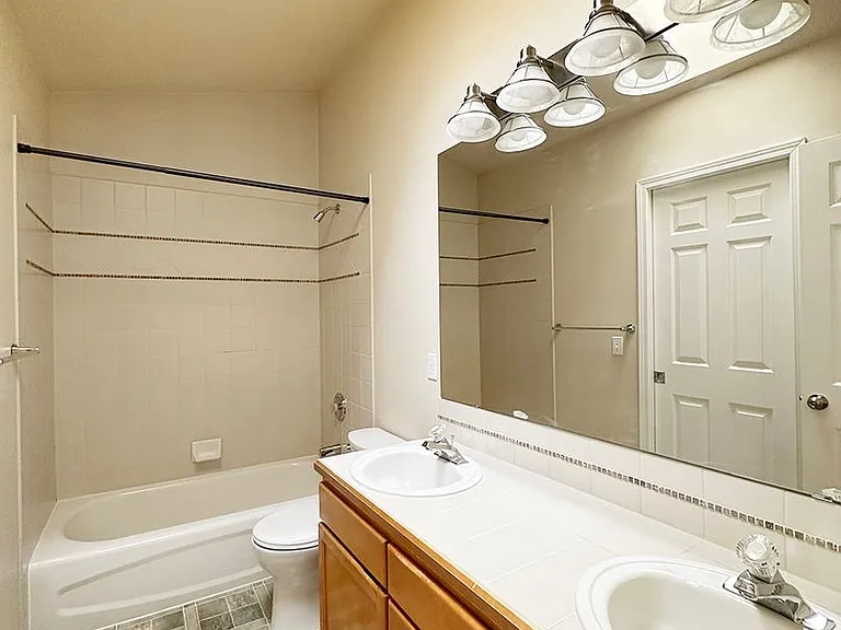2645 NW 57th St #A — Photo 11