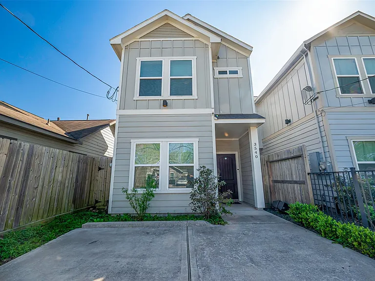 3540 Rebecca St — Photo 2