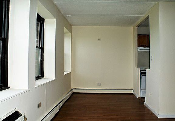 4th image of 6425 Broadway APT 8A