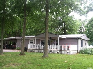 401 Vaughn St, Cisne, IL 62823