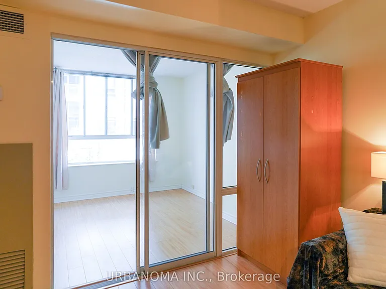 717 Bay St #409 — Photo 14