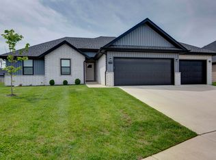 734 E Penzance Cir, Nixa, MO 65714