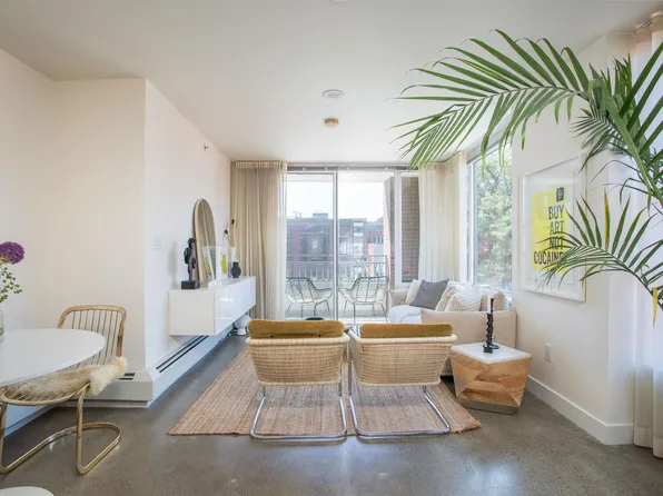 231 E Pender St #307, Vancouver, BC V6A 0G3