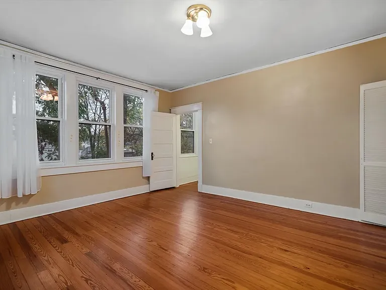 2097 Linden Ave — Photo 12