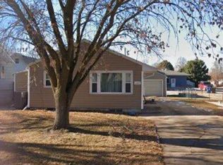 1323 Logan St, Holdrege, NE 68949