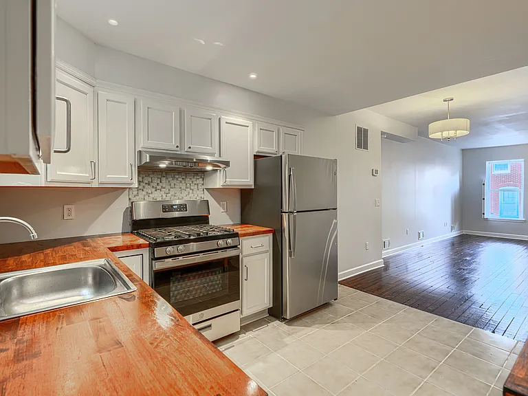 108 N Rose St — Photo 5