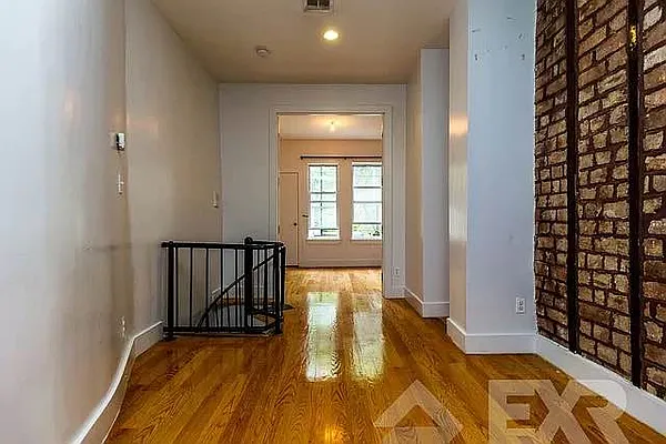 Rented by EXR | media 6