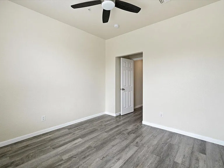 1633 E Lakeside Dr #63 — Photo 16