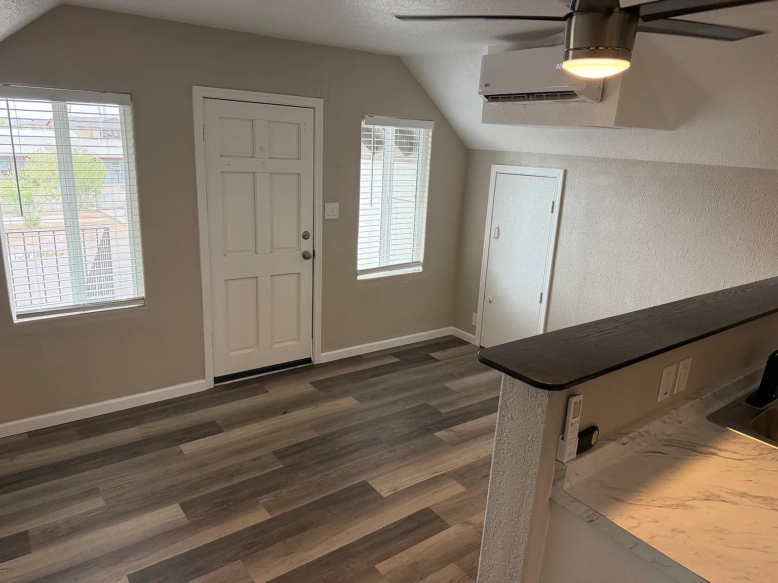 1 bed, 400 sqft, $950 — Photo 2