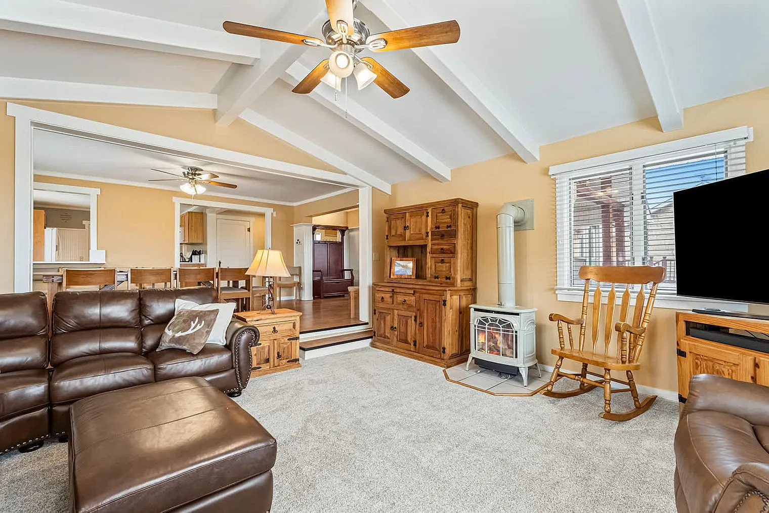 8 bed, 4.0 bath, 1474 sqft, $13,052 — Photo 2