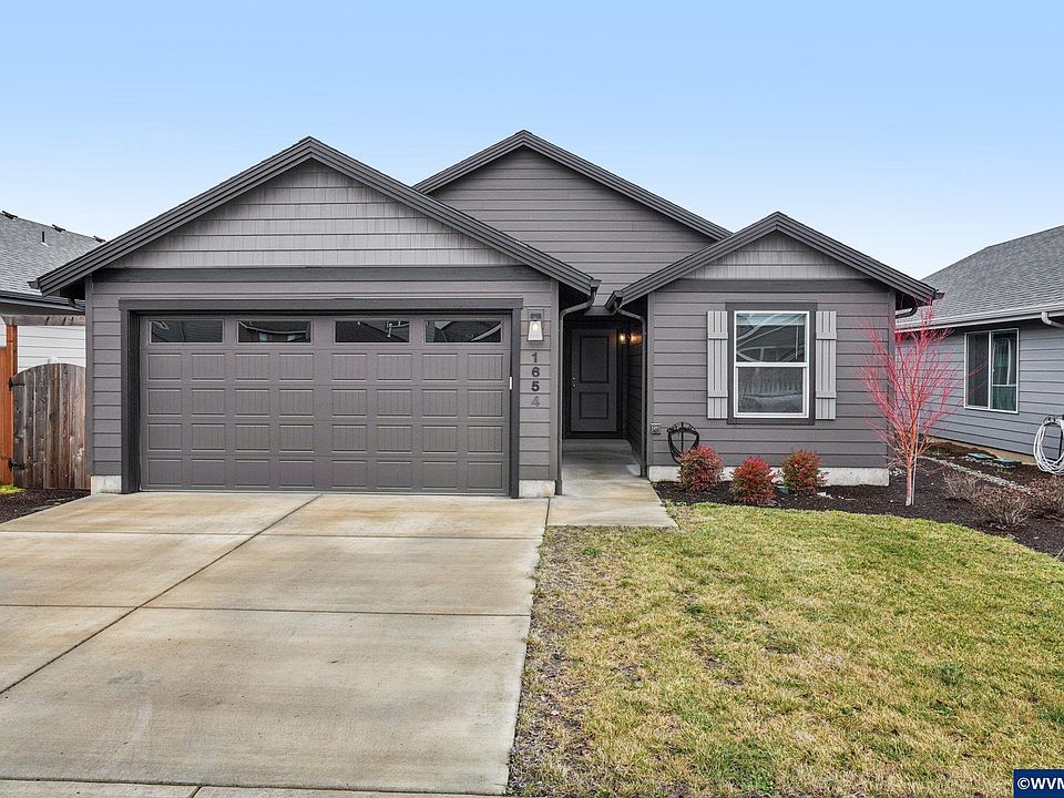 1st image of 1654 SE Salmonberry Ave