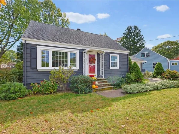150 Betsey Williams Dr, Warwick, RI 02889