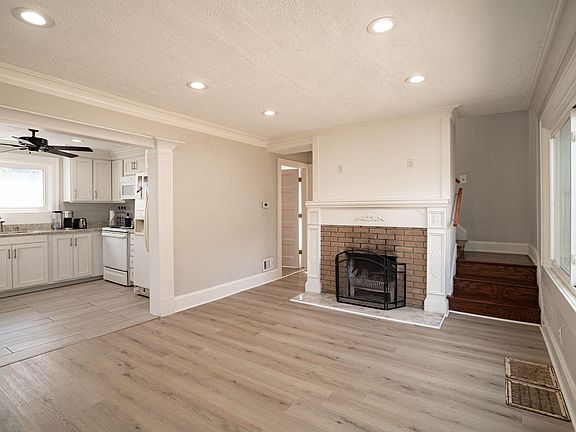 5th image of 661 W Coy Ave