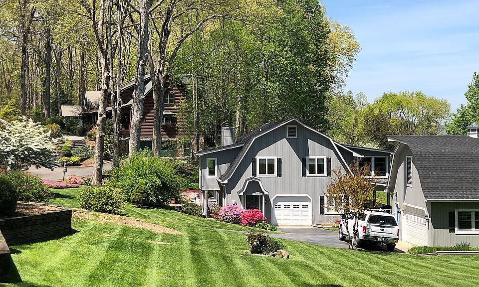 2nd image of 2308 Hidden Valley Rd
