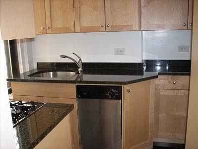 3rd image of 210 E 68th St APT 15D