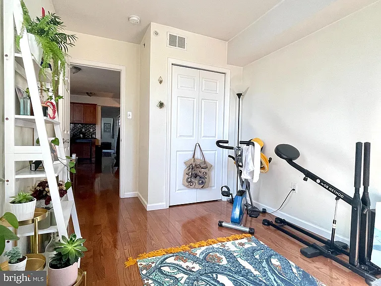 1131 Green St #3 — Photo 12