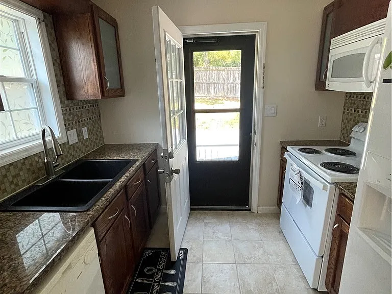 333 Abbottswood Dr — Photo 10
