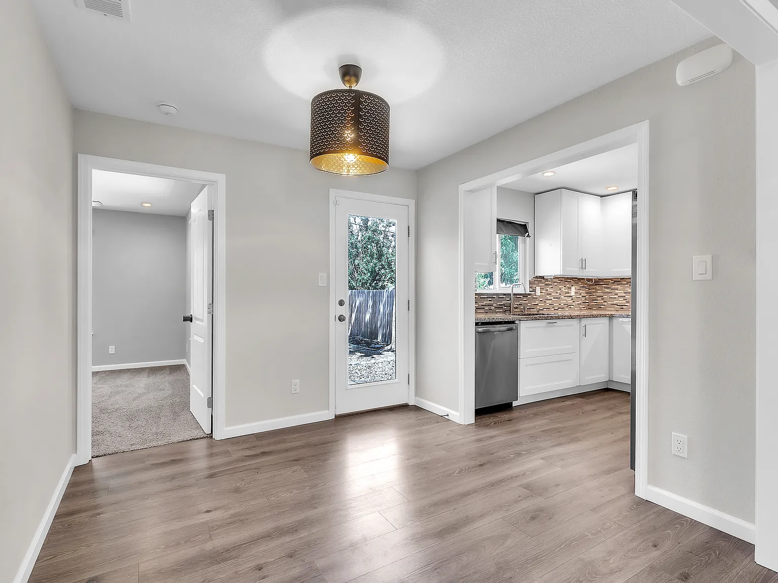3 bed, 1211 sqft, $3,000 — Photo 4