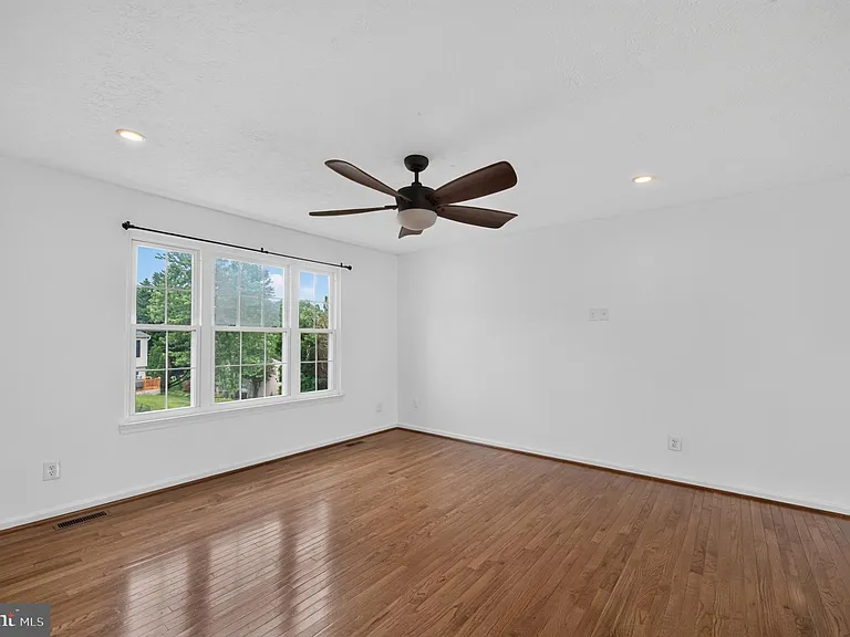 13296 Hollinger Ave — Photo 18