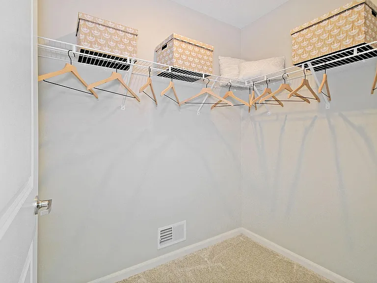 Midtown Pointe Apartments — Photo 22