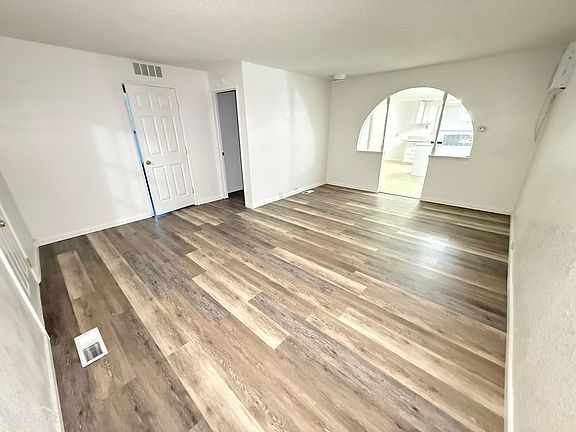 2nd image of 917 Fruitvale Blvd #5