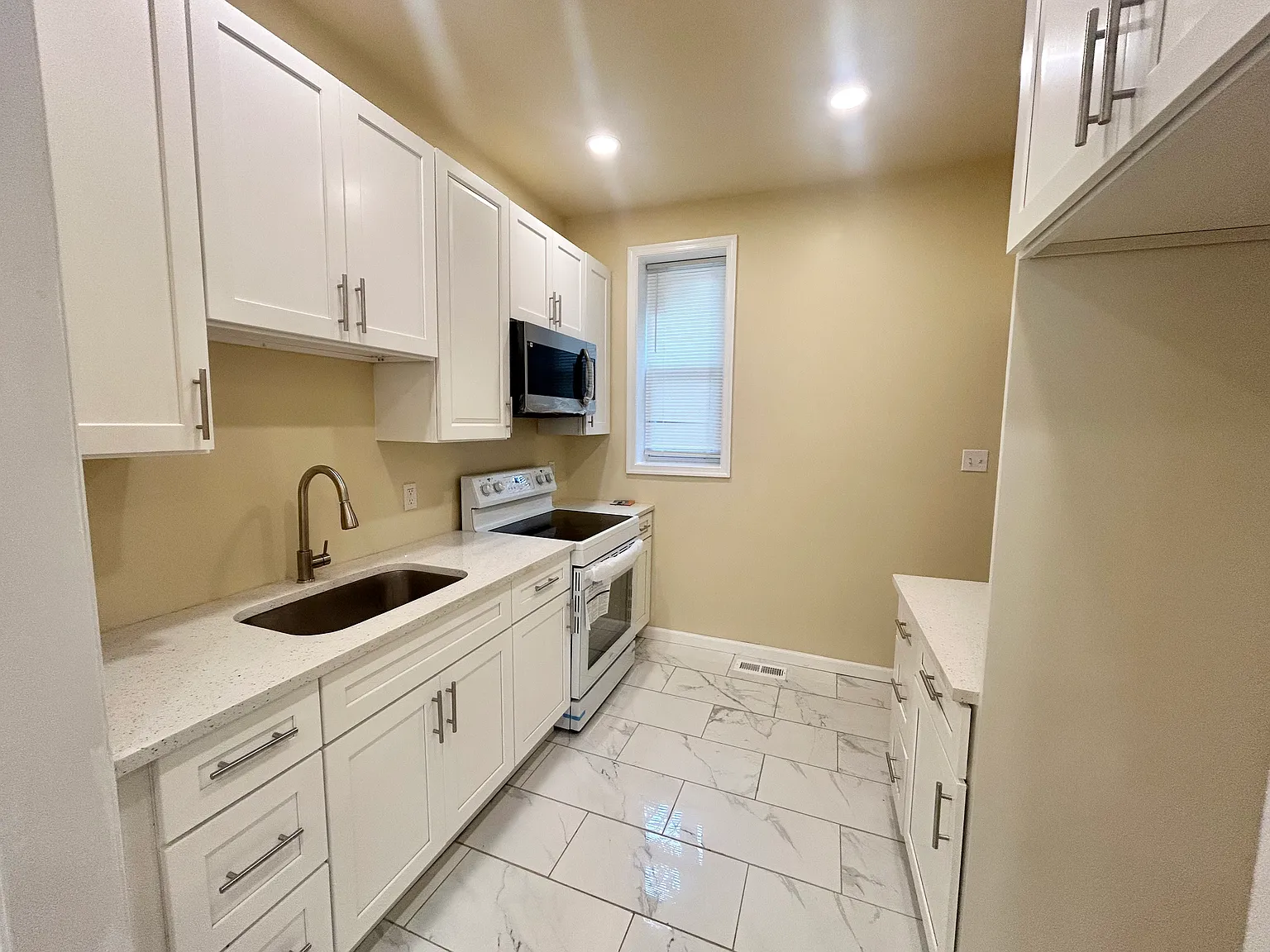 Updated 1-Bedroom Rental with Brand-New Kitchen & Central Air — Photo 2