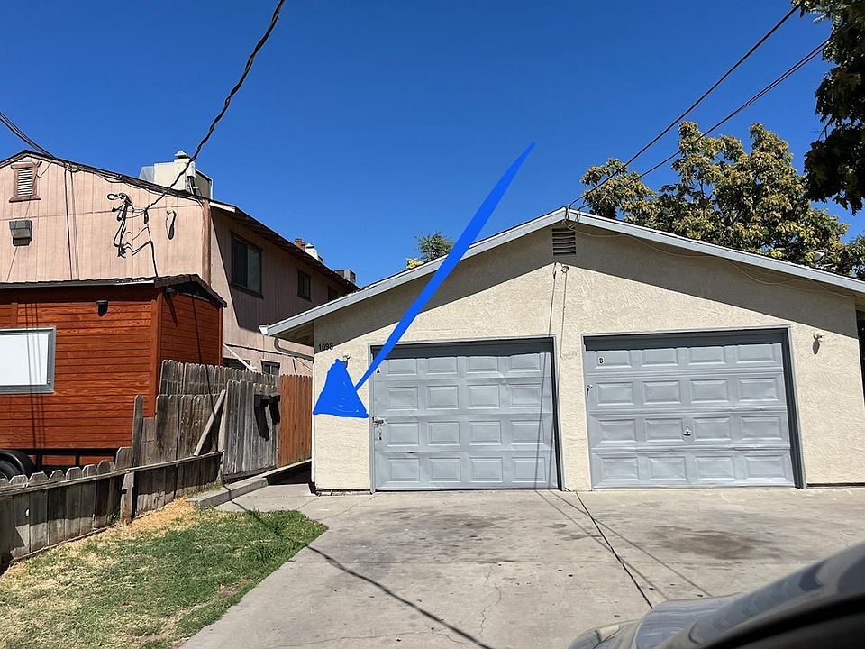 Entrance to both units on left side. Each have 1 garage.