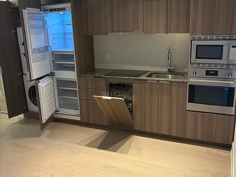 955 Bay St #1218 — Photo 18
