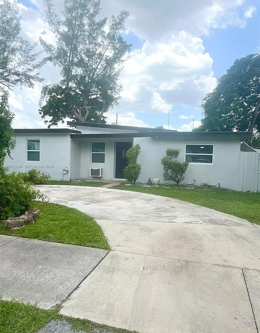 2 bed, 1.0 bath, $2,275 — Photo 2