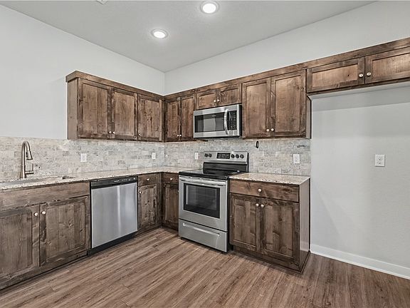 4th image of 397 N Wyandotte St