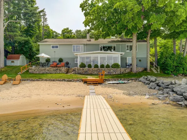 11711 S West Bay Shore Dr, Traverse City, MI 49684