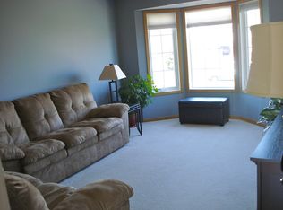 7782 Arboretum Vilg Cir, Chanhassen, MN 55317