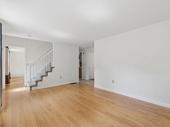 4th image of 15 Pine Grove Rd