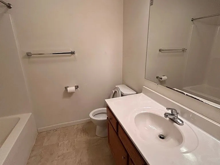 114 Farmhouse Ln — Photo 8