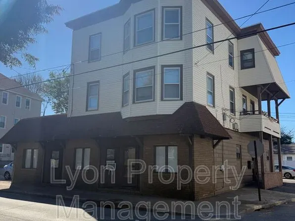 97 Columbus Ave Unit 1R, Pawtucket, RI 02860