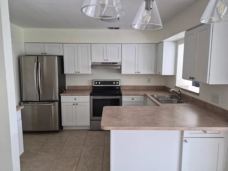 7232 Dianne Dr — Photo 1