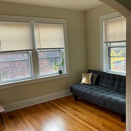 3rd image of 6817 Kingsbury Blvd #2W