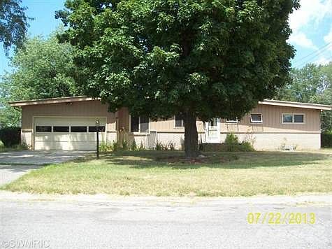 1st image of 295 Eloise Dr