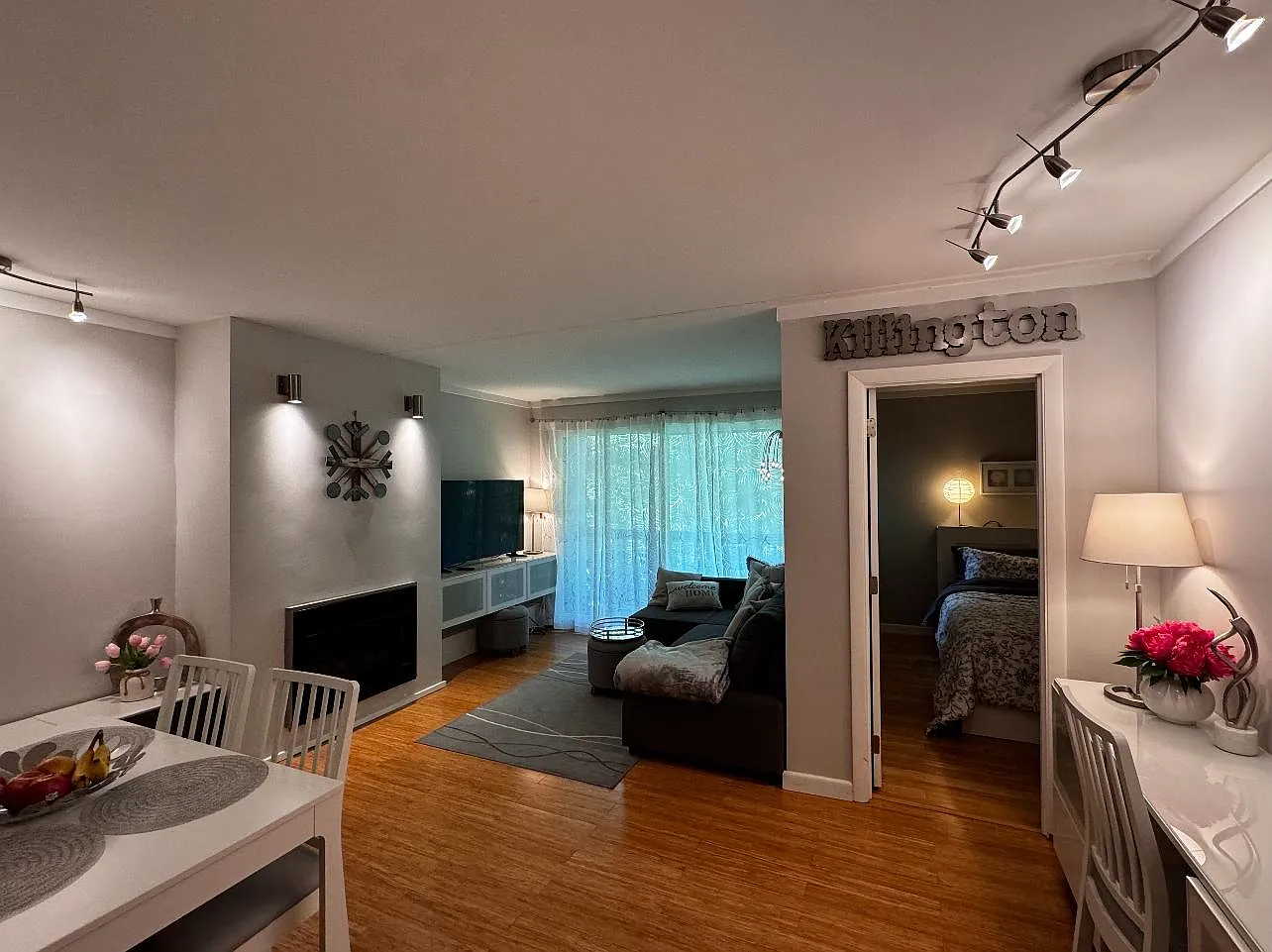 2 bed, 652 sqft, $4,200 — Photo 2