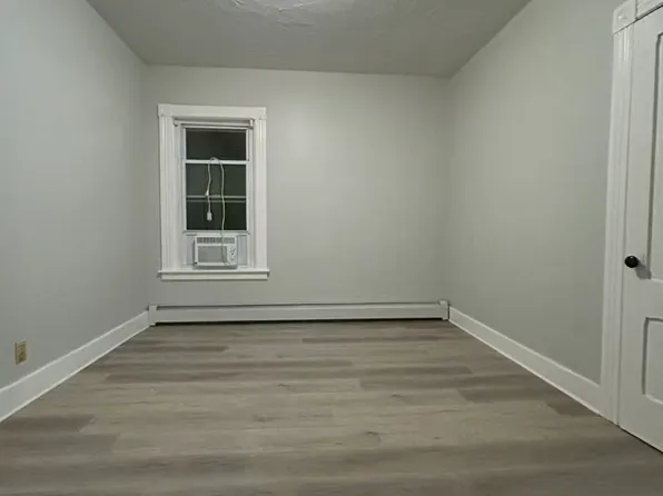 17 Winfield St APT 2, Worcester, MA 01610