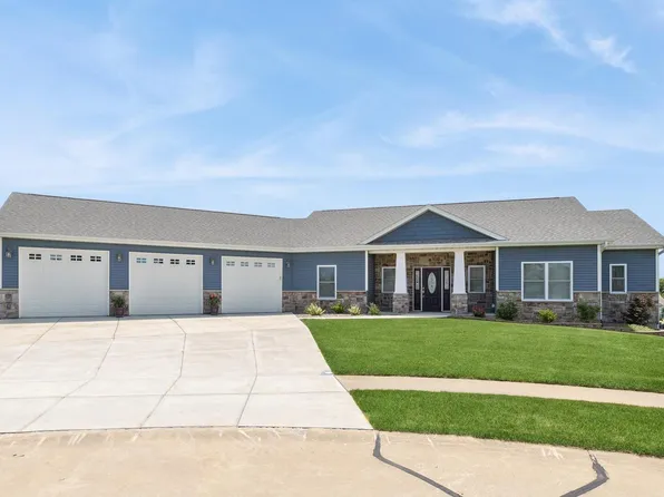 1709 Wishing Well Ct, De Witt, IA 52742