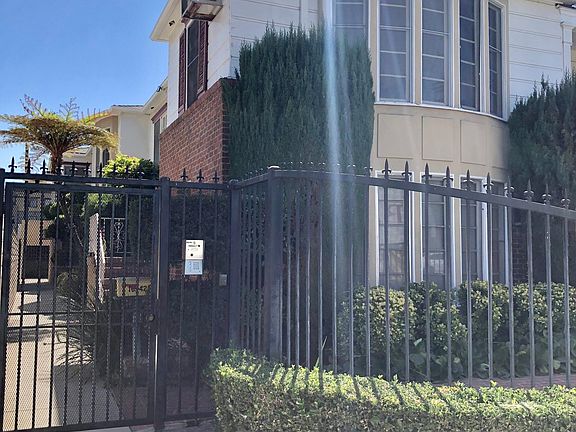 2nd image of 10948 1/2 Moorpark St