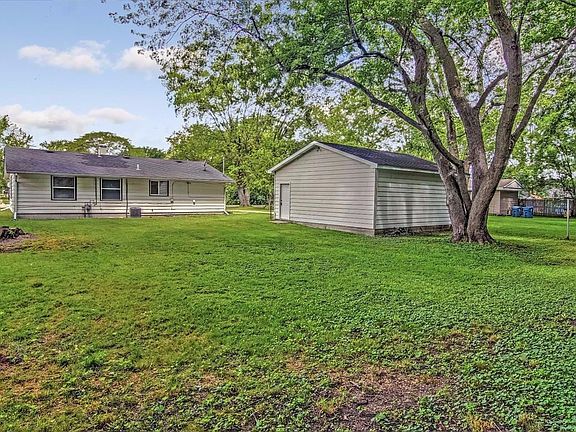 SPACIOUS TREE LINED YARD