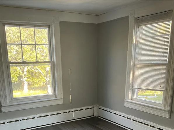 90 Champlin Ave APT 4