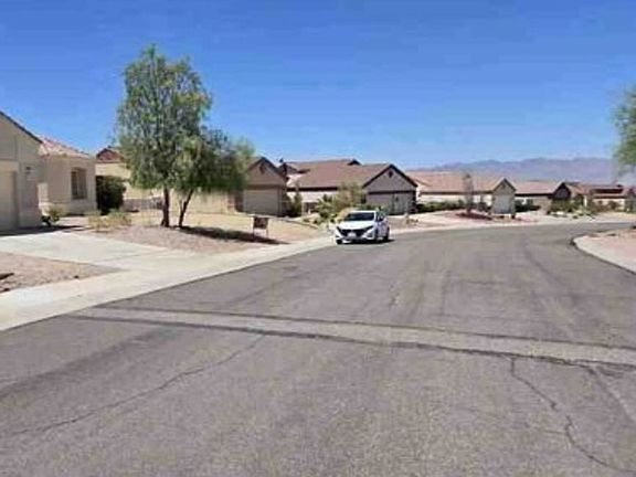 Exterior Neighborhood (street photo)