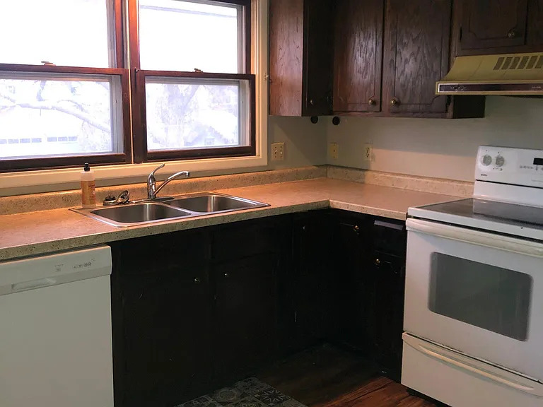 1301 Hill St — Photo 7